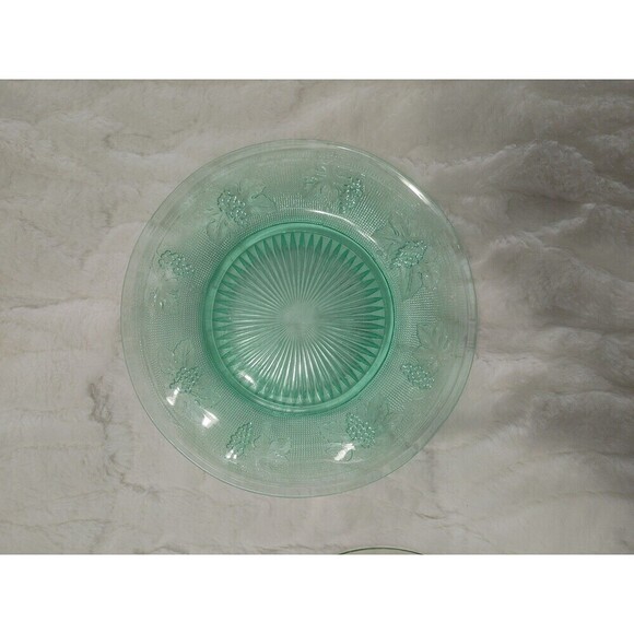 Westmoreland Green Vaseline Glass Grape & Leaf Woolworth Plate circa 1930-Glows! - Picture 5 of 10